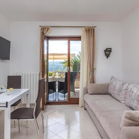 1 Bedroom Cozy In * Rabac