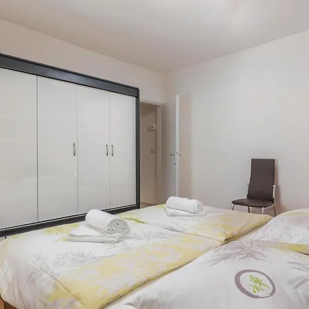 Apartment 1 Bedroom In *