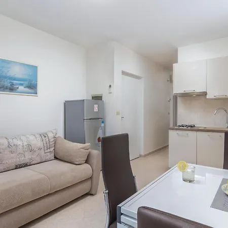 1 Bedroom Cozy In Apartment