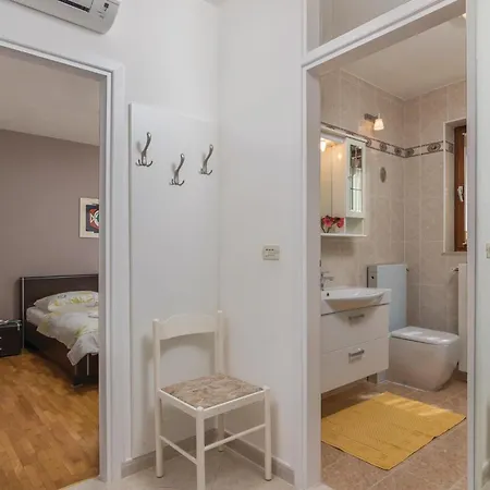 Apartment 1 Bedroom Cozy In Rabac