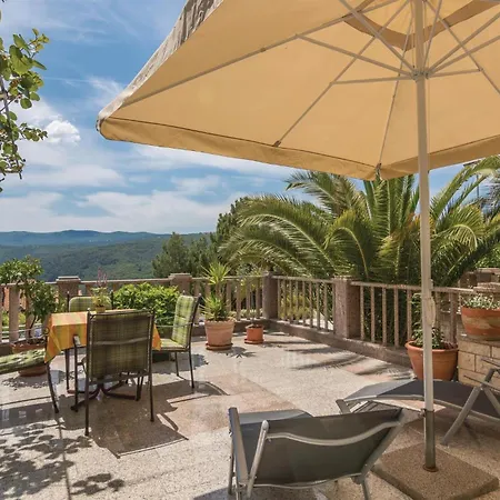 1 Bedroom Cozy In Apartment Rabac
